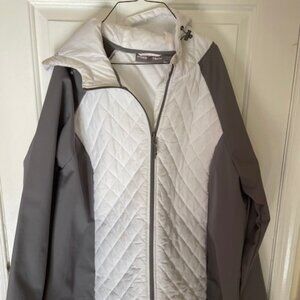 Free Tech White and Gray Quilted Jacket with gray sleeves and a full zip size 3x